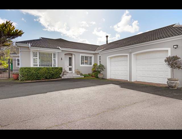 4 BEDROOM HOUSE RENTED IN CONSTANTIA